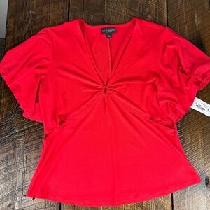 BOLD elements Cut to Curve with cut out and keyhole elements Shirt